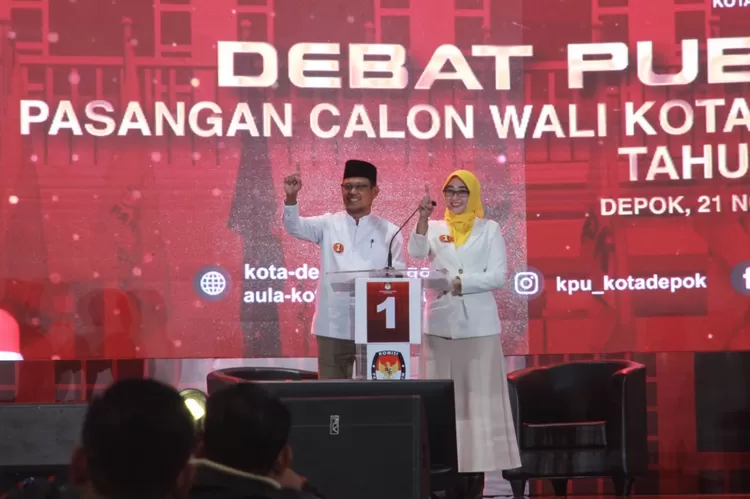  Calon Walikota dan Wakil Walikota Depok, Nomor Urut 1, Imam Budi Hartono-Ririn Farabi Arafiq (Imam-Ririn), dalam debat pamungkas Pilkada Depok 2024, Kamis (21/11) malam.