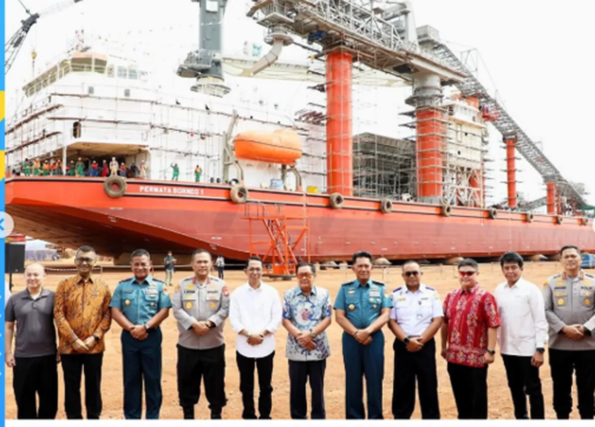 Walikota Batam Amsakar Achmad foto bersama saat peluncuran kapal FLF Permata Borneo 1 karya anak bangsa di buat di Batam. (Foto:Diskominfo Batam)