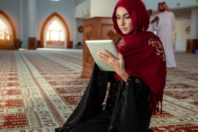 Apakah Boleh Sholat Dzuhur Sebelum Shalat Jumat Selesai Bagi Wanita? Inilah Penjelasan Lengkap dengan Hadits