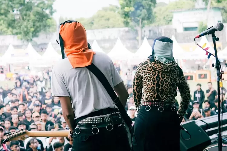 Sukatani dengan Tegas Menolak Tawaran sebagai Duta Polisi (Foto: Gorajuara.com / Instagram @sukatani.band)
