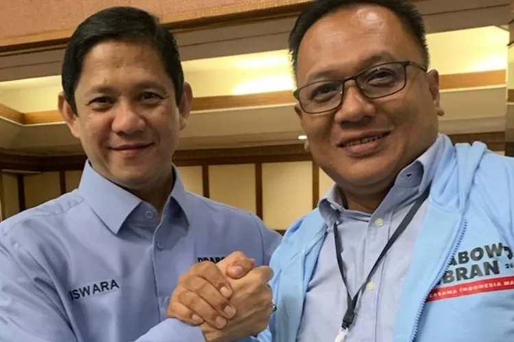 Ketua TKD Prabowo Subianto &ndash; Gibran Rakabuming Raka Kota Depok, Pradi Supriatna (kanan) bersama Sekretaris DPD Partai Golkar Jawa Barat MQ Iswara.