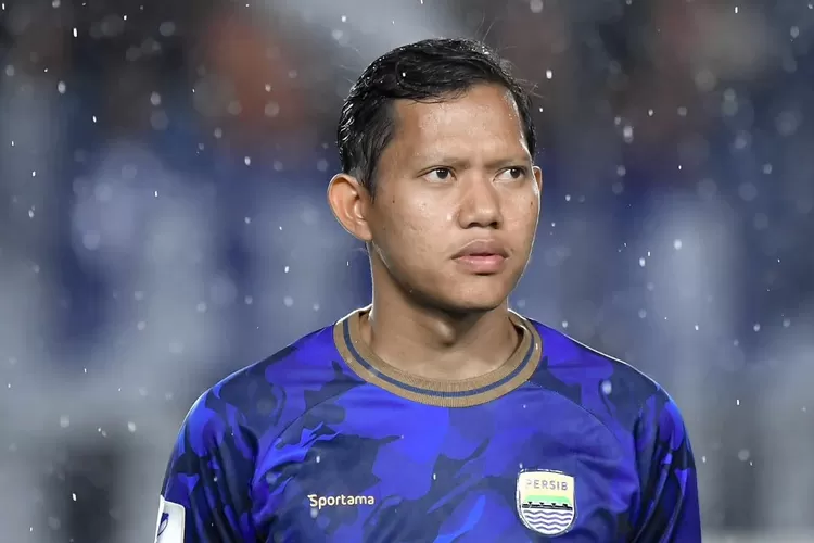 Berikut kronologi kasus pemain Persib Bandung, Adam Alis yang ditilang polisi Malaysia, berujung dugaan bakal kena sanksi. (Instagram @adamalis93)
