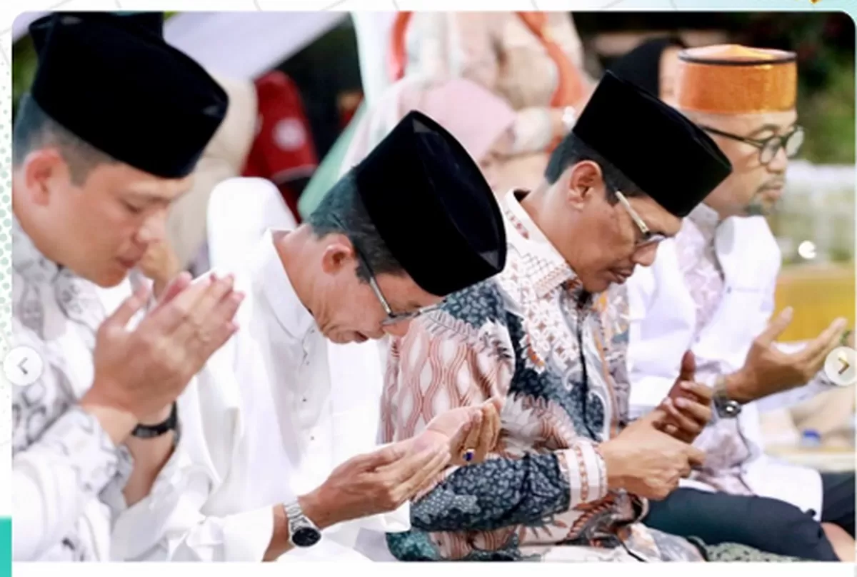 Walikota Batam bersama pejabat daerah melakukan yasinan dan doa bersama menyambut bulan suci Ramadan.( foto: Diskominfo Batam) 