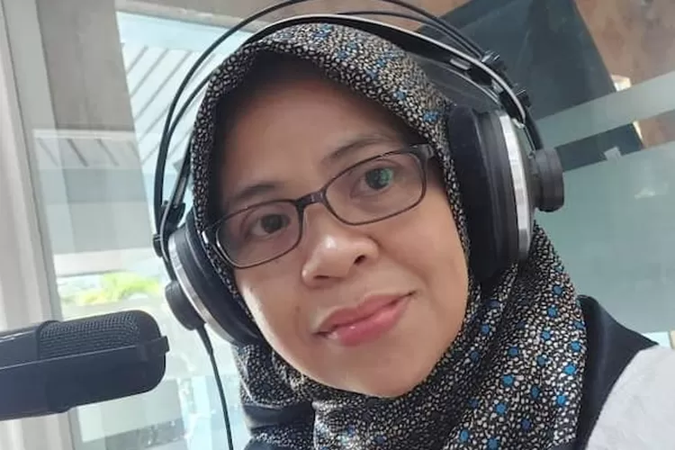 Kepala Ombudsman Jateng Siti Farida saat memberikan komentar kontroversi lagu Bayar Bayar Bayar Band Sukatani, Senin (24/2) /dok (Elizabeth Widowati )