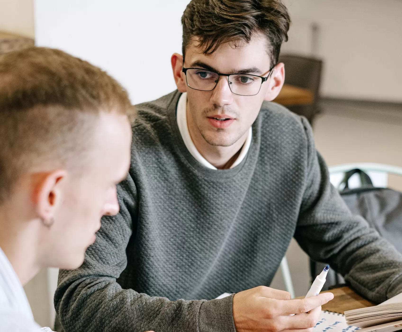 Kedewasaan tidak dinilai dari usia. (Pexels / Ivan Samkov)