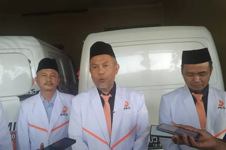 Ketua Fraksi PKS DPRD Salatiga Nono Rohana dan Ketua DPD PKS Salatiga, Supardi.  (Foto: Edy Susanto HM)