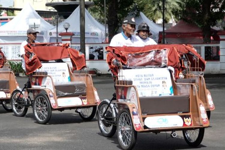 Yanu dan Mujiran Warga Kota Blitar Terima Bantuan Becak Listrik dari Presiden Prabowo