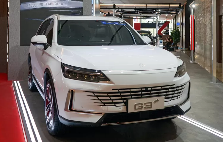 Mobil listrik Polytron G3+ resmi melakukan debut perdananya di ajang pameran otomotif GIIAS 2025