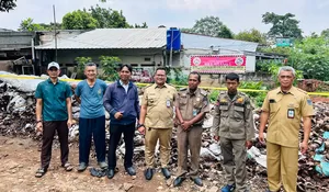 Aksi Pembuangan Sampah Sabut Kelapa di Gandul Depok Disetop