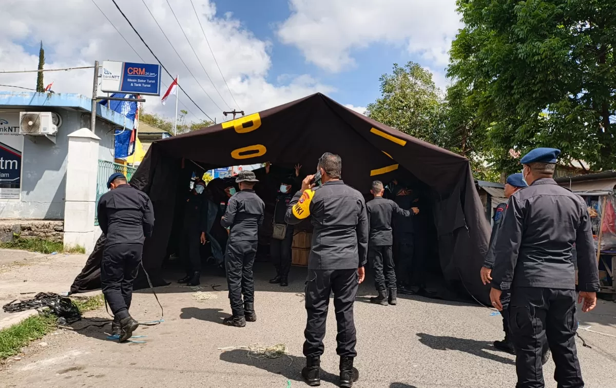 Pemerintah Republik Indonesia (RI) mengerahkan 71 Satuan Pelayanan Pemenuhan Gizi (SPPG) guna menjamin pasokan pangan bagi masyarakat terdampar pascadilanda gempa bumi magnitudo 7,7 di Nusa Tenggara Timur (NTT) pada Sabtu (15/8/2026) dini hari. (Dok. Bakom RI)