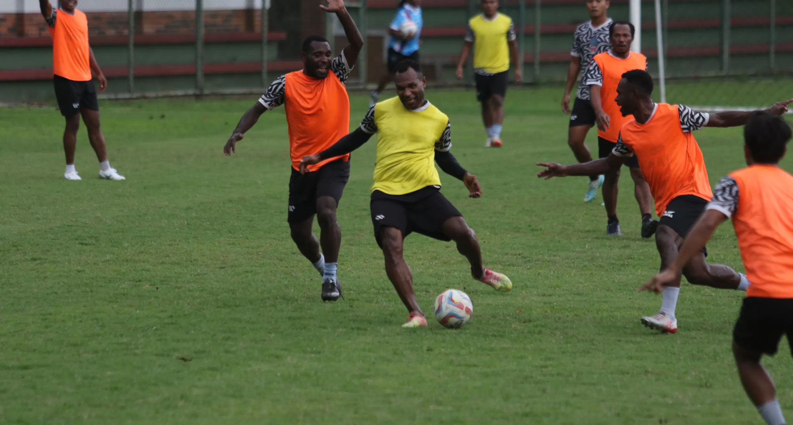 Skuat PSBS Biak menjalani pemusatan latihan di Tangerang Banten, sebelum melakoni laga perdana semifinal lawan Persiraja di Aceh pada 25 Februari 2024 mendatang. (MO PSBS BIAK)