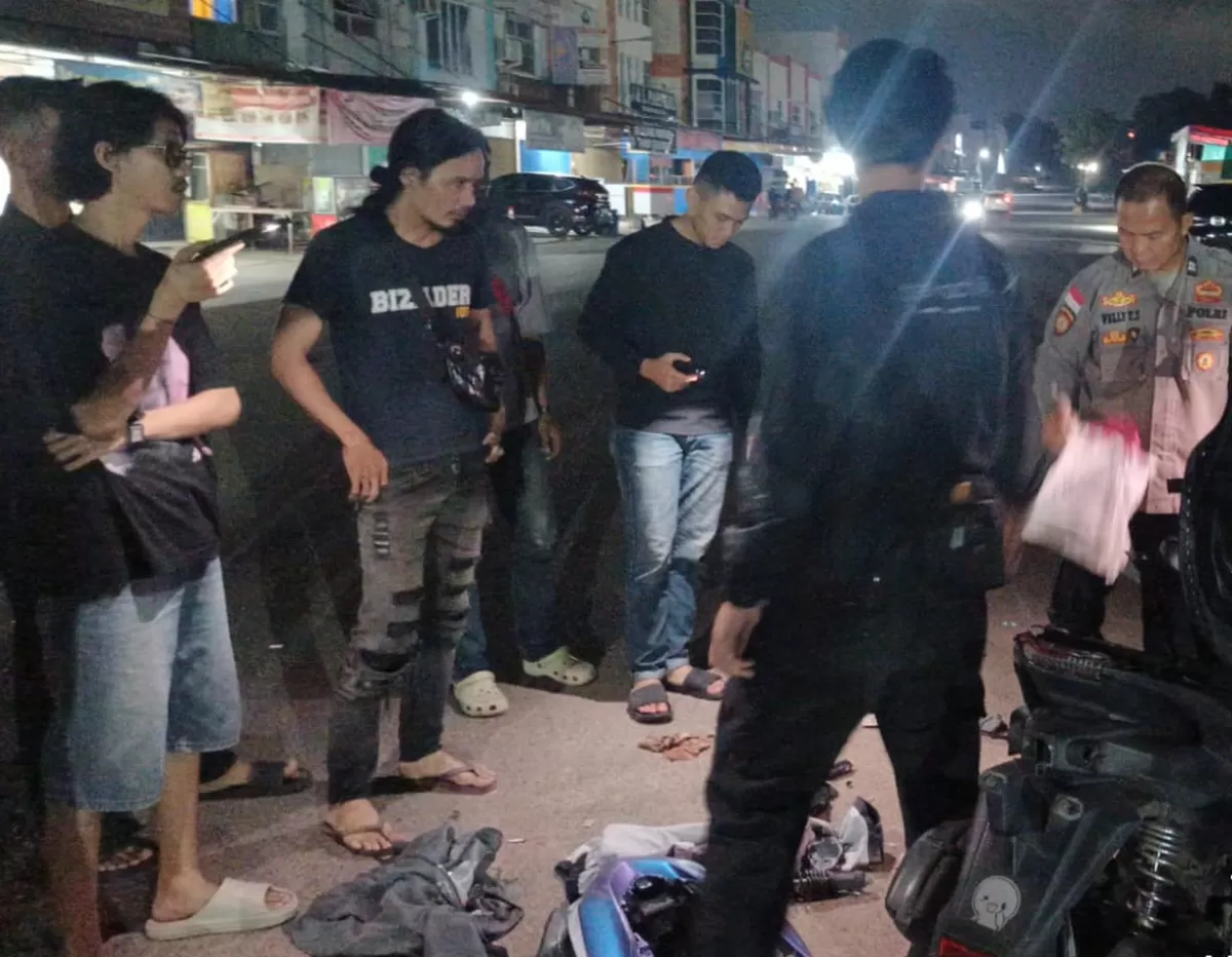 Polresta Barelang melalui personel piket Polsek Batam Kota saat berada dikejadian penganiayan.(Humas Polresta Barelang).