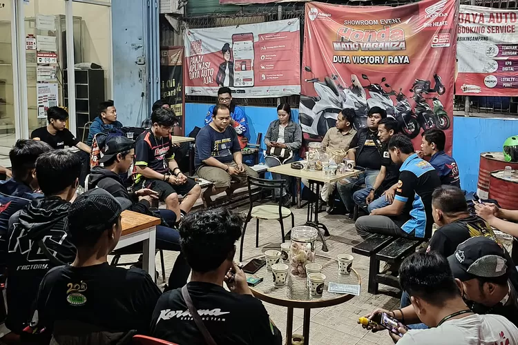Komunitas Ikatan Motor Honda Karawang atau IMHK menggelar acara bertajuk Kopdar Keliling atau KOPLING.