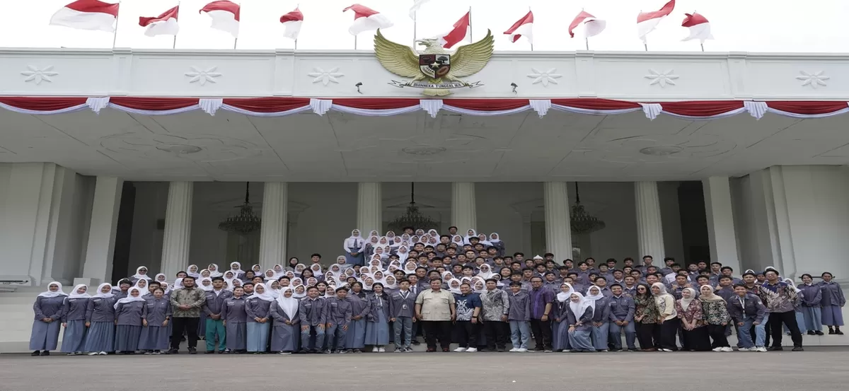 Ratusan pelajar dari Forum OSIS Jawa Barat (FOJB) berkesempatan mengunjungi Istana Merdeka dan bertemu langsung dengan Presiden Prabowo Subianto, Selasa (5/5/2026). (Kalimantansatu.com/Dok. Bakom RI)