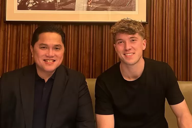 Ole Romeny (kanan) bakal memperkuat Timnas Indonesia. (Foto/Instagram @erickthohir)