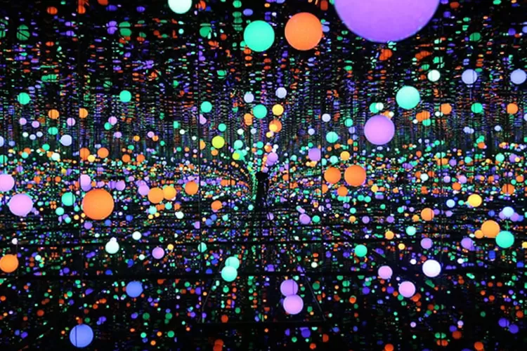 Instalasi ikonik Infinity Mirrored Room &mdash; Brilliance of the Souls karya Yayoi Kusama hadir di Museum MACAN Jakarta (museummacan.org)