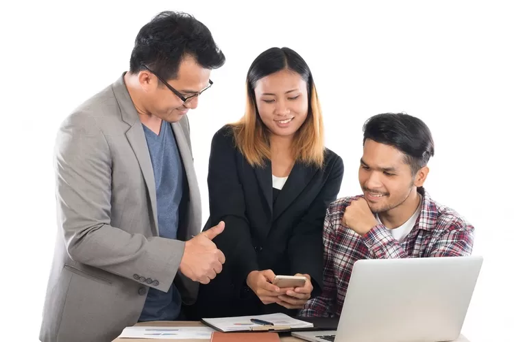 Ilustrasi peruntungan Shio Monyet dan Shio Ayam yang berlaku pada Selasa 17 Desember 2024  (freepik)