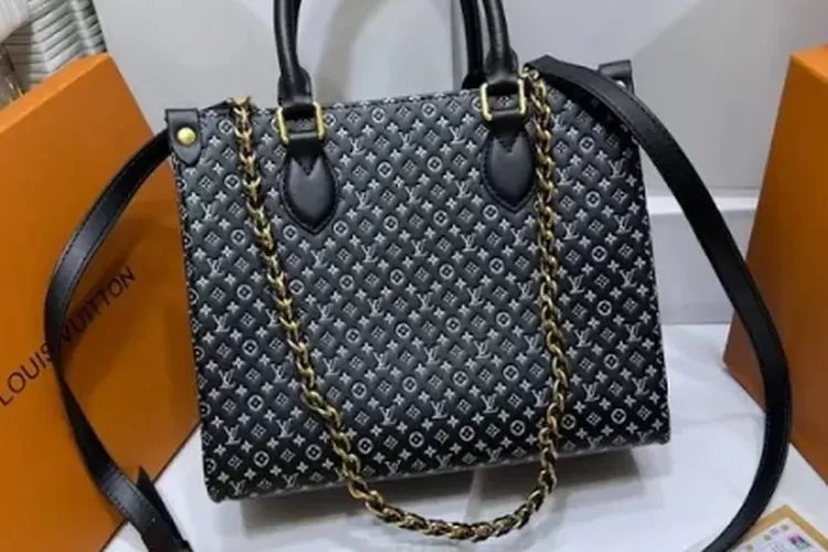 Daftar harga Sepatu Louis Vuitton Wanita Bulan Oktober 2023