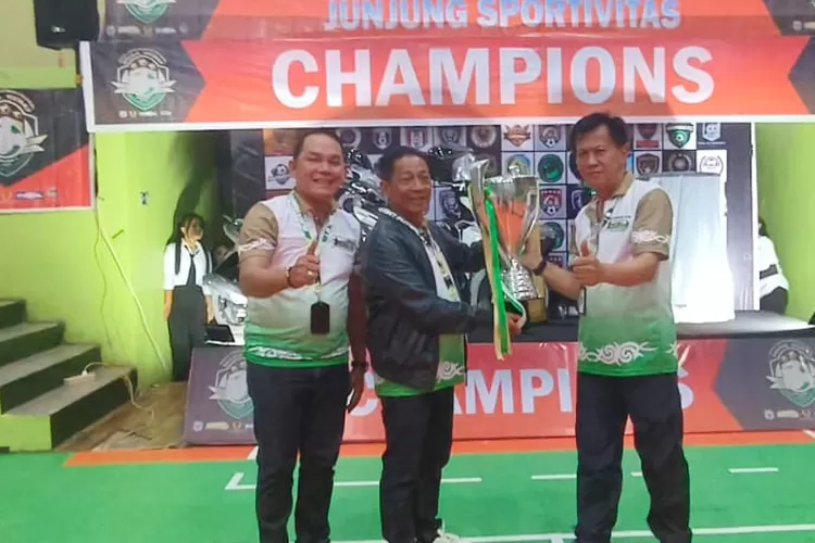 Bupati Heriyus didampingi Wabup Rahmanto Muhidin secara resmi membuka Open Turnamne Futsal Mura Hebat&nbsp;Season I (kalteng Lima)