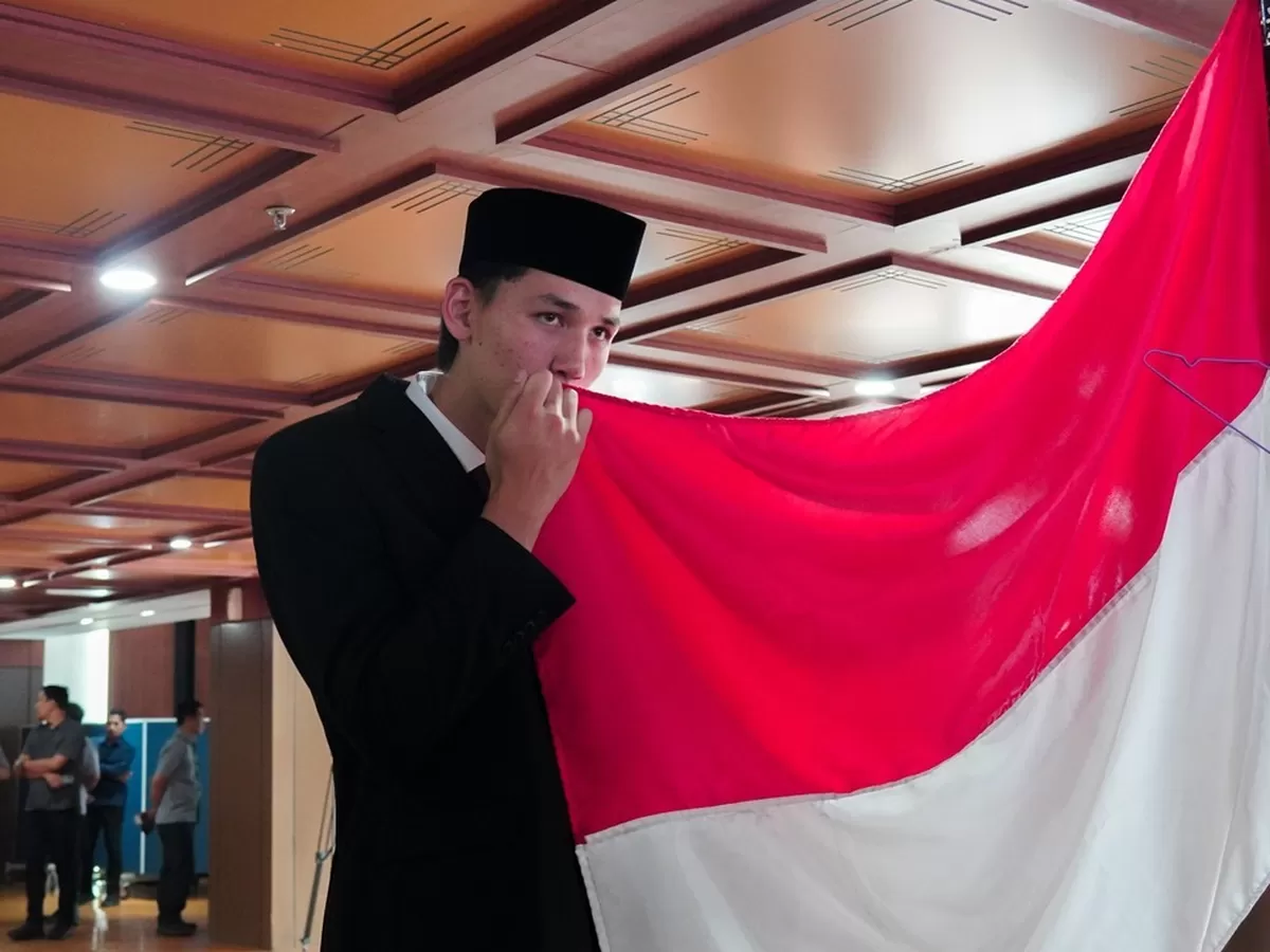 Penyerang muda Mitchell Lee Baker resmi menjadi Warga Negara Indonesia (WNI) di Kemenhum, Jakarta, Senin, 13 Juli 2026. 