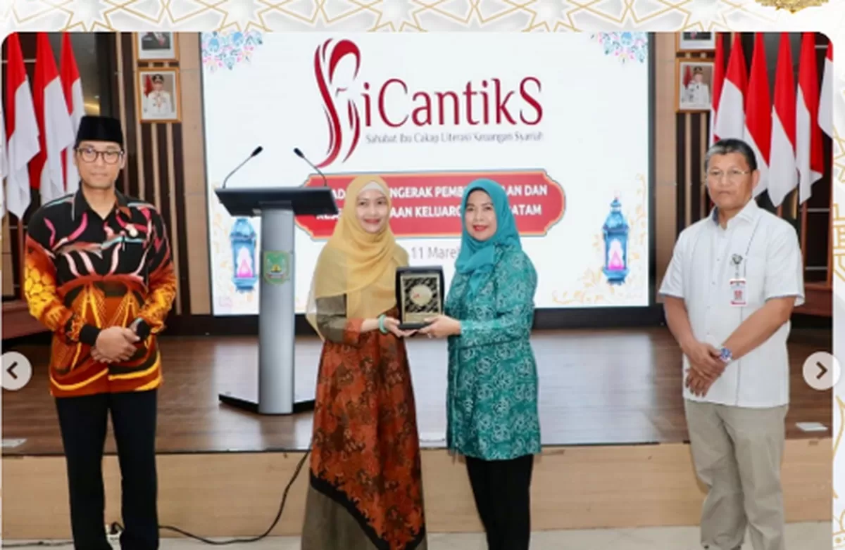 Sekda Kota Batam, Firmansyah, saat menghadiri kegiatan Edukasi Keuangan Syariah dan Waspada Aktivitas Keuangan Ilegal. (Foto: Diskominfo Batam) 