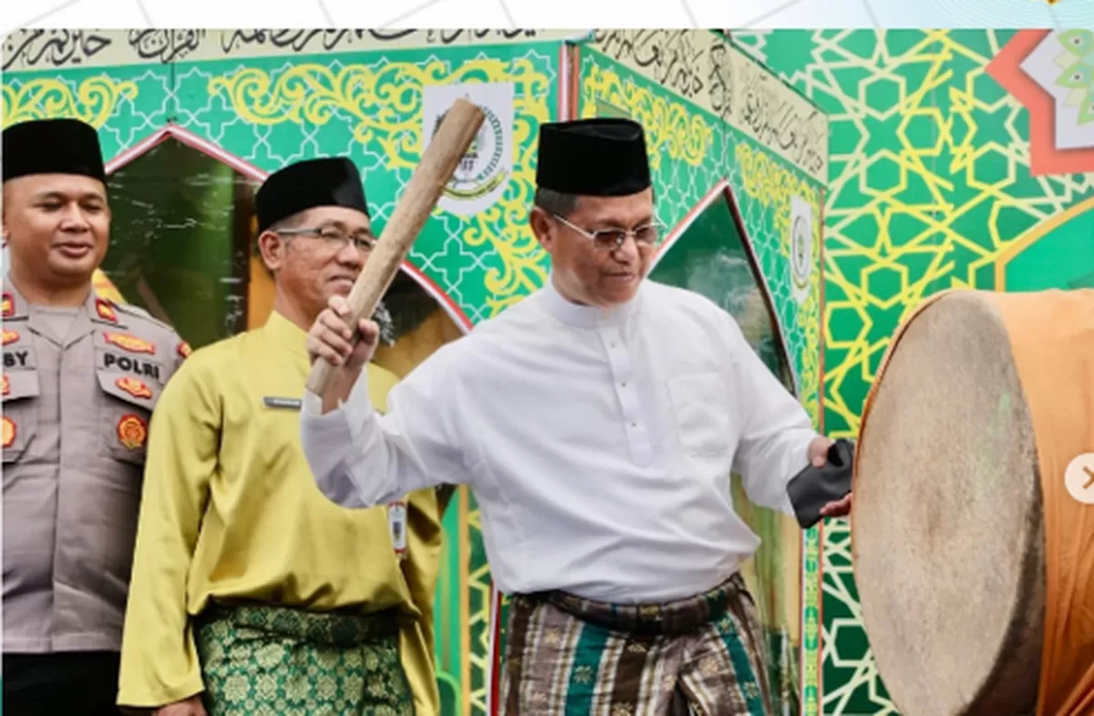  Sekda Kota Batam, Firmansyah, saat membuka (MTQH) XXXIV tingkat Kecamatan Bulang. (Foto: Diskominfo Batam)