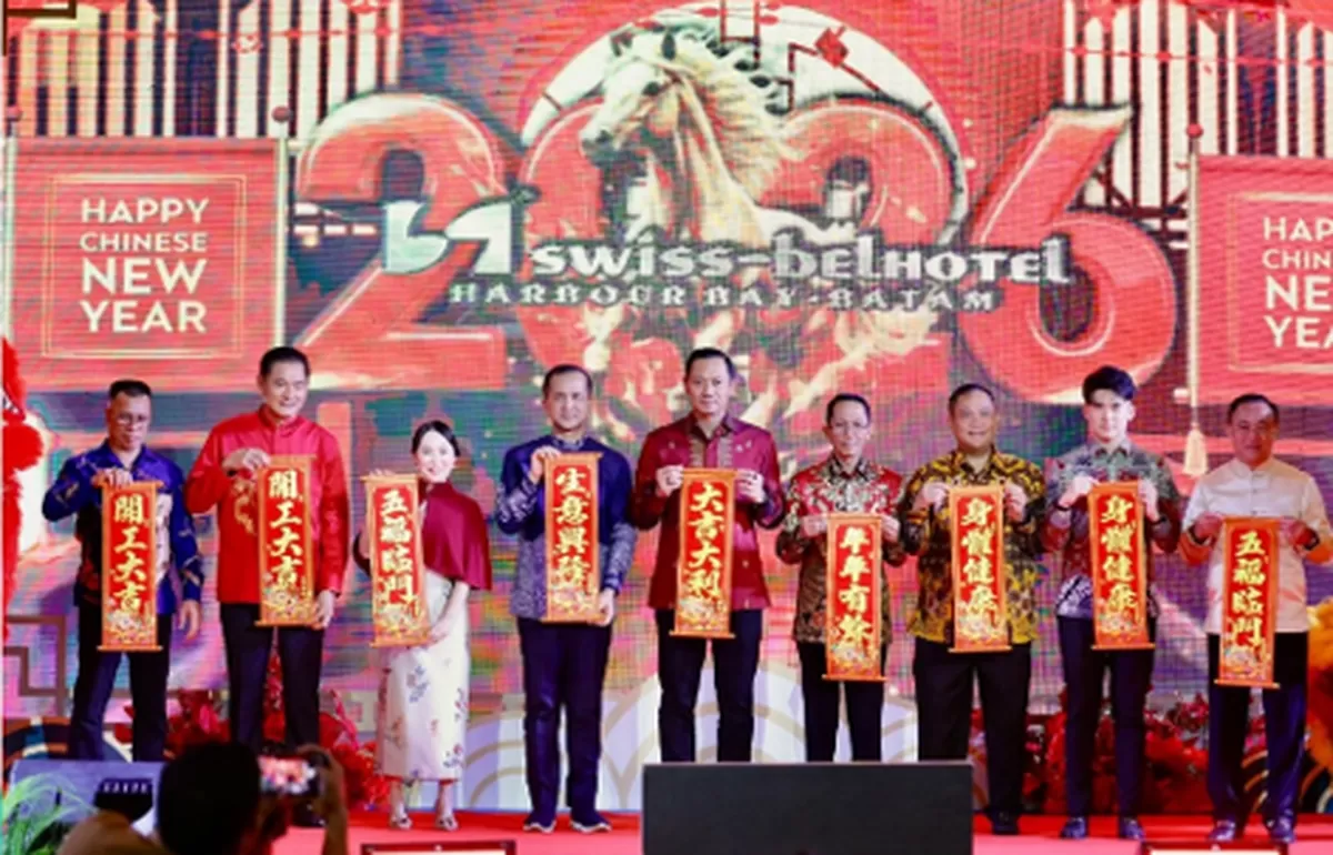 Walikota Batam Amsakar Achmad, Menko IPK Agus Harimurti Yudhoyono, Menteri Transmigrasi, Muhammad Iftitah Sulaiman, dan Kapolda Kepri, Irjen Asep Safrudin foto bersama. (Foto: Diskominfo Batam)