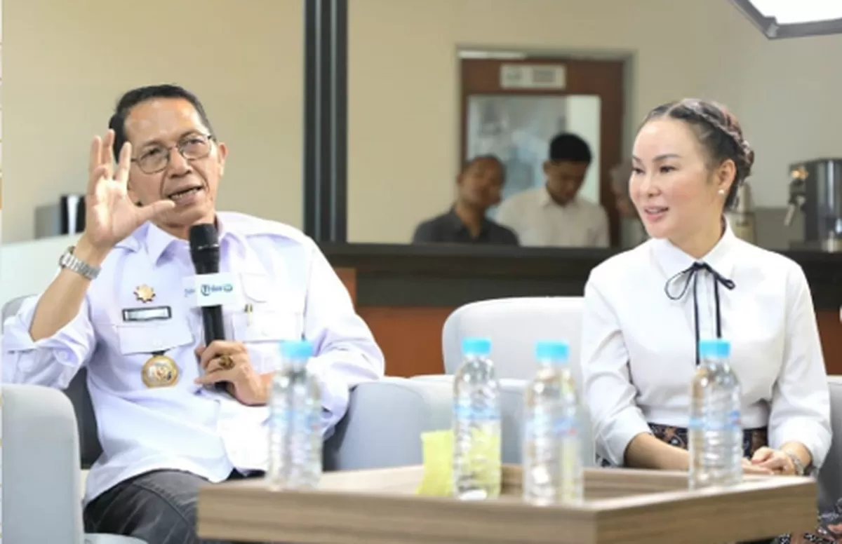 Walikota Batam Amsakar Achmad bersama Wakil Walikota Batam Li Claudia Chandra pada salah satu kesempatan. (dok:Diskominfo Batam)