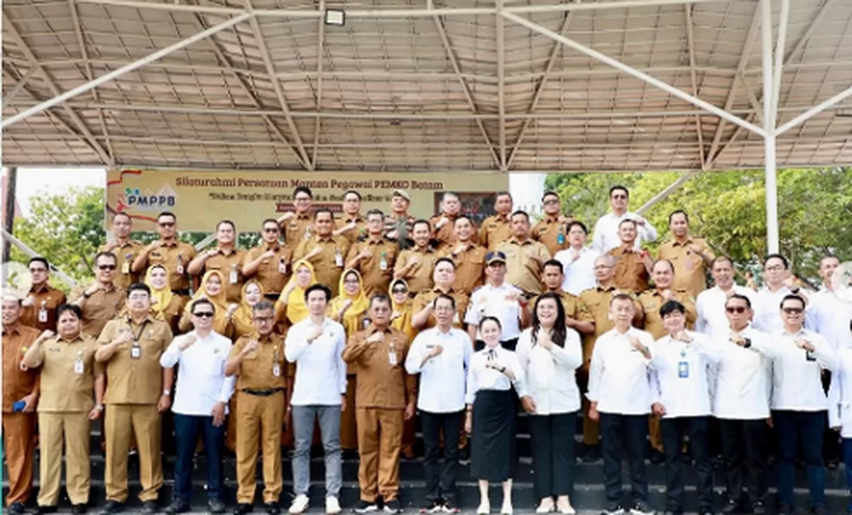 Walikota dan Wakil Walikota Batam foto bersama usai menggelar apel gabungan antara Pemko Batam dan BP Batam. (Foto: Diskominfo Batam)