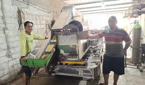 Inspiratif, Alumnus SMK Jurusan Sekretaris di Jombang Ini Jadi Produsen Alsintan
