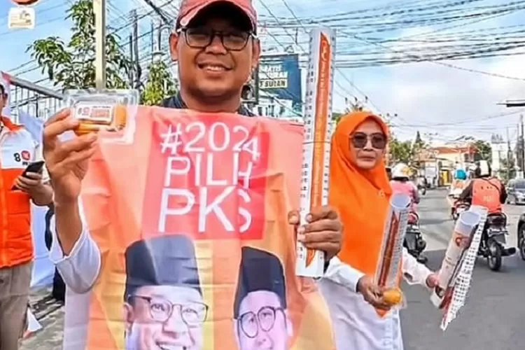 Ketua DPD PKS Kota Depok, Imam Budi Hartono didampingi istri Etty Matyati Salim, gelar flashmob Kampanye bertajuk Seger Bener yang bertujuan untuk menyampaikan gagasan-gagasan PKS untuk masyarakat di Kota Depok. (INSTAGRAM IMAM BUDI HARTONO)
