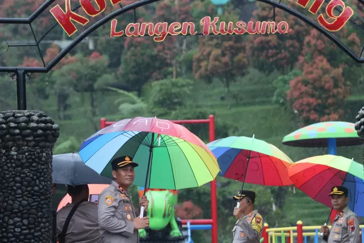 Polresta Banyumas, Jateng melakukan pengecekan tempat wisata air yang dijadikan destinasi wisata oleh masyarakat dalam rangka liburan hari raya Idul Fitri 1445 H. (klikanggaran)