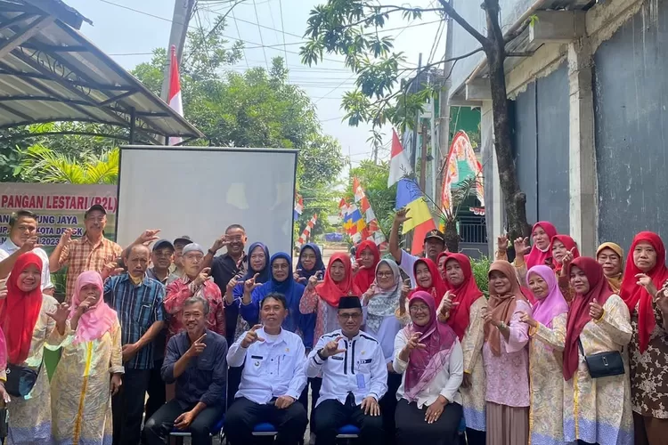 Pekarangan Pangan Lestari (P2L) kembali dimunculkan lagi oleh Kelompok Tani (Poktan) di RW9, Kelurahan Cipayung Jaya, Kecamatan Cipayung, Depok