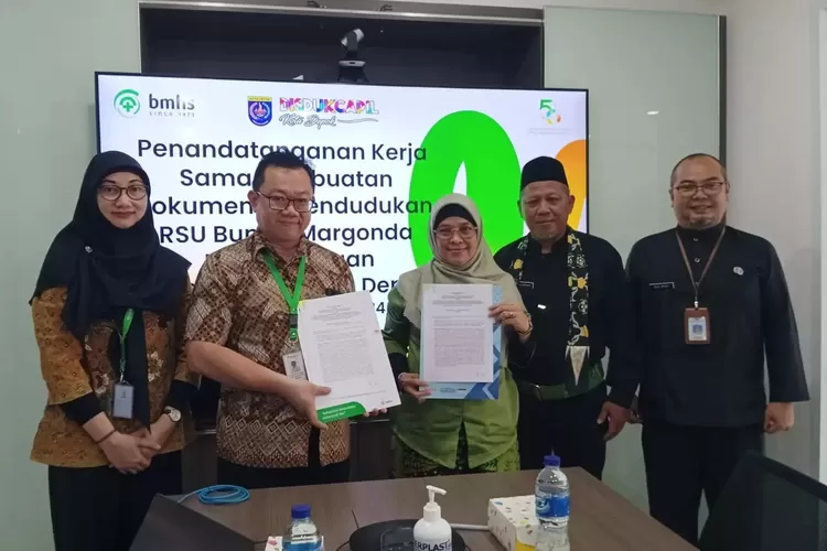 Disdukcapil Kota Depok saat melakukan kerjasama dengan RS Bunda Margonda, Kamis (16/2). (RADAR DEPOK)