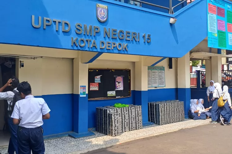 Tampak gedung SMPN 15 Depok, yang terletak di Kelurahan Mekarsari, Kecamatan Cimanggis, Depok. (ANDIKA EKA/RADAR DEPOK)