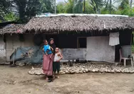 Miris! Ibu Dua Anak di Lhok Pawoh Abdya Bertahan di Gubuk Berlapis Plastik