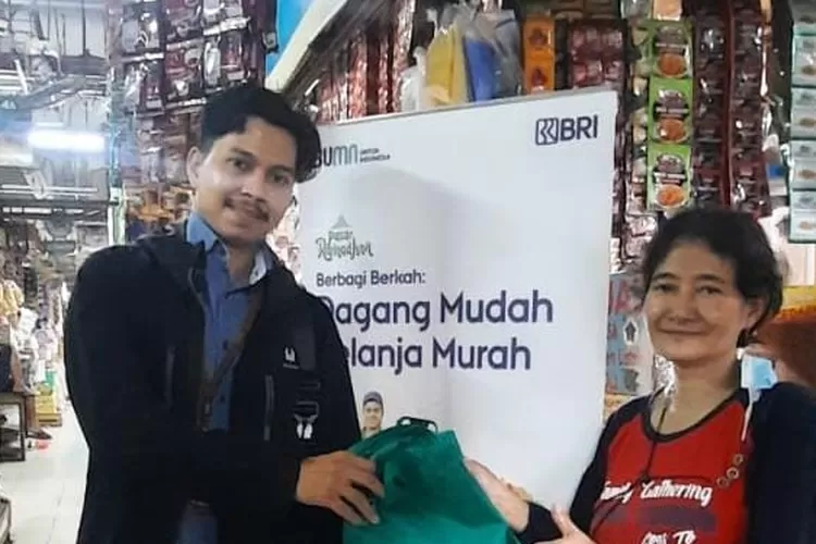 BRI Branch Office (BO) Cimanggis menggelar pasar Ramadan di berbagai pasar tradisional. Program ini untuk berbagi berkah yang membuat pedagang mudah dan belanja murah.  (DOKUMEN BRI Cimanggis)