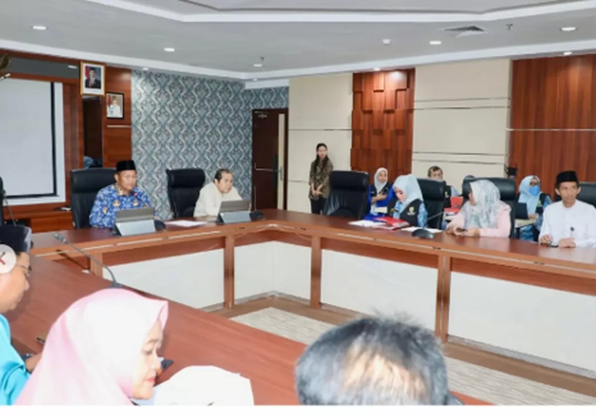 Sekda Kota Batam saat memimpin rapat Percepatan Penanggulangan TBC di Kantor Wali Kota Batam. (Foto: Diskominfo Batam)