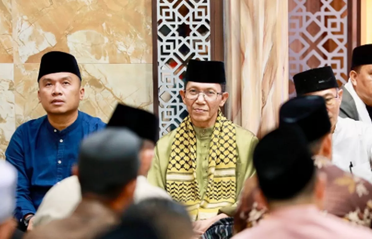 Walikota Batam Amsakar Achmad saat kegiatan safari Ramadan di Masjid kawasan Batam Kota. (foto: Diskominfo Batam )