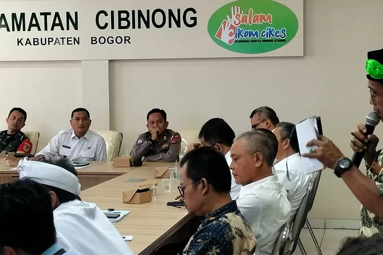 Rakor penataan pedagang kaki lima di wilayah Kecamatan Cibinong, Rabu (30/4). (FAHMI/RADAR DEPOK)