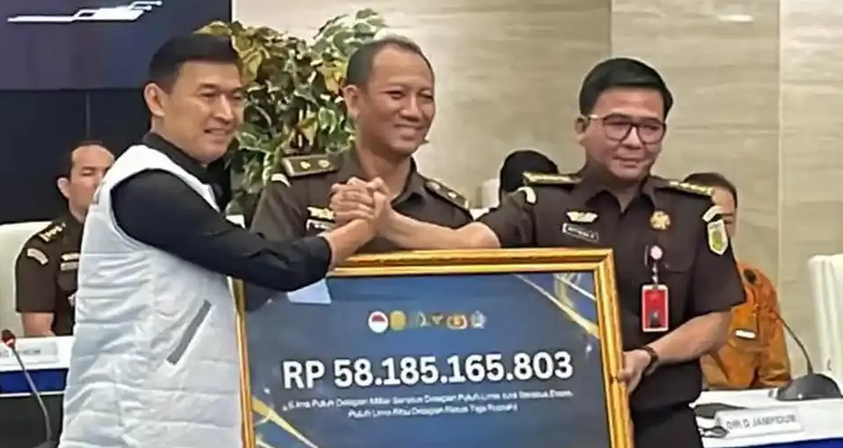 Bareskrim Polri menyerahkan barang bukti uang hasil tindak pidana pencucian uang dan judi online senilai Rp58,1 miliar ke Kejaksaan Agung./net