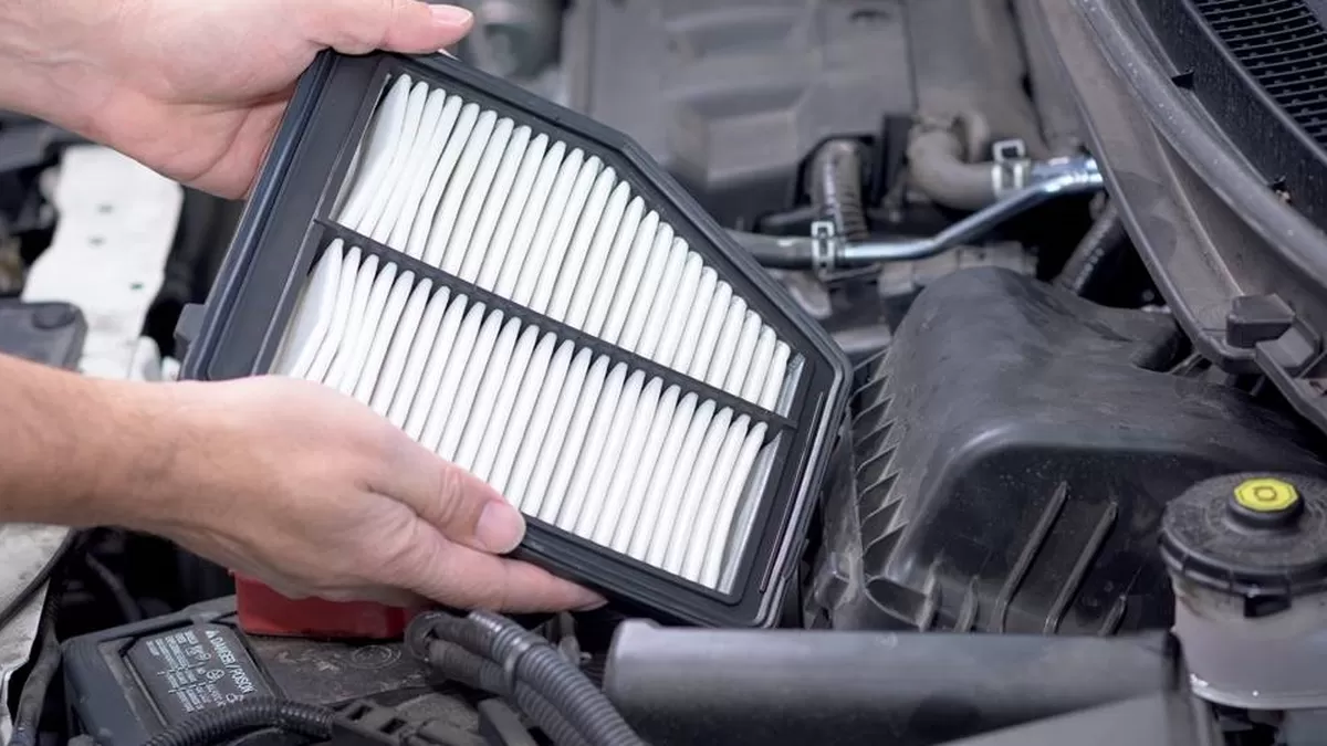 Filter AC perlu dilakukan pergantian secara berkala untuk menjaga AC Mobil tetap awet.