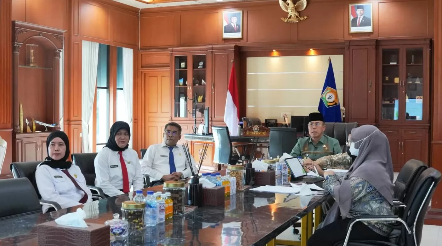 Gubernur Sultra dengan tiga orang calon pejabat lingkup Pemprov Sultra