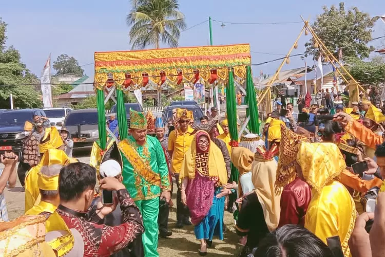 Pemda Tojo Una Una Gelar Festival Budaya Moraa Di Uekuli Bupati Perkenalkan Obyek Wisata Di 2502