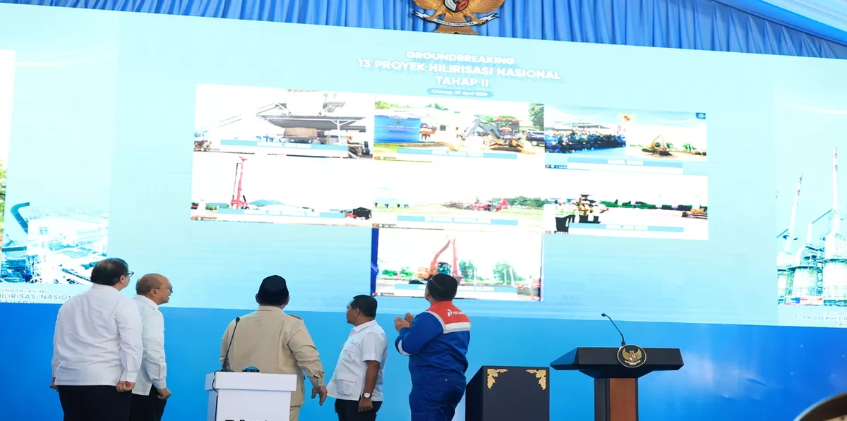 Presiden Republik Indonesia Prabowo Subianto meresmikan peletakan batu pertama (groundbreaking) sebagai tanda dimulainya pembangunan 13 Proyek Hilirisasi Nasional Fase II pada Rabu (29/4/2026). (Kalimantansatu.com/Dok. Bakom RI)
