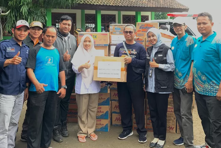 Solidaritas BRILinkers Slawi-Jatinegara: Salurkan Donasi untuk Korban Tanah Bergerak Padasari Kabupaten Tegal