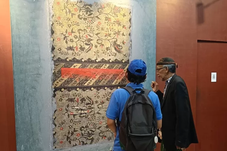 Dua Tangan, Dua Zaman: Malya Sasmaya dan Tafsir Baru Batik Madura