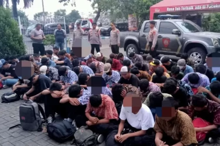 Ilustrasi - Puluhan pelajar yang diduga hendak tawuran diamankan polisi.  (Foto: PMJ News)