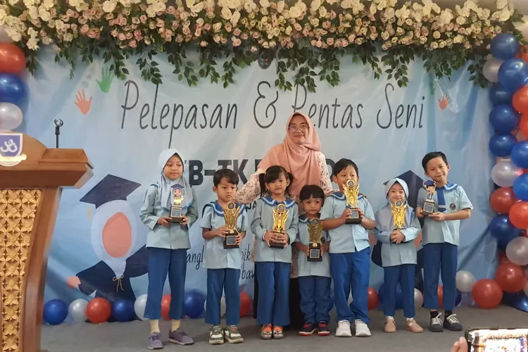 Pentas Seni dan Pelepasan KB-TKI PCI Kids 2024-2025 
