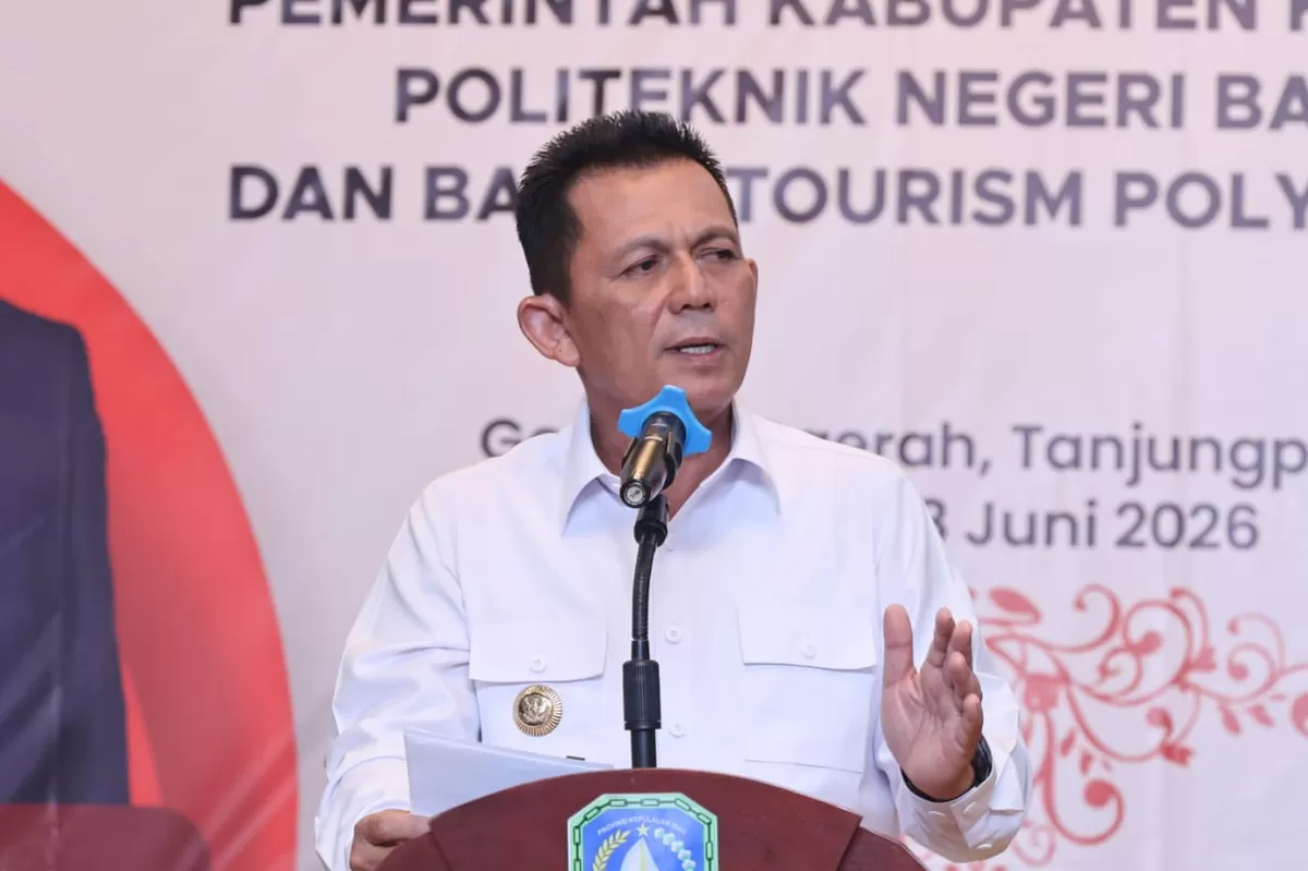 Gubernur Kepri, Ansar Ahmad, saat memberikan sambutan pada acara penandatanganan komitmen bersama menyiapkan ekosistem pekerja migran yang berkualitas dari hulu hingga ke hilir dengan Kementerian P2MI. (Foto: Diskominfo Kepri) 